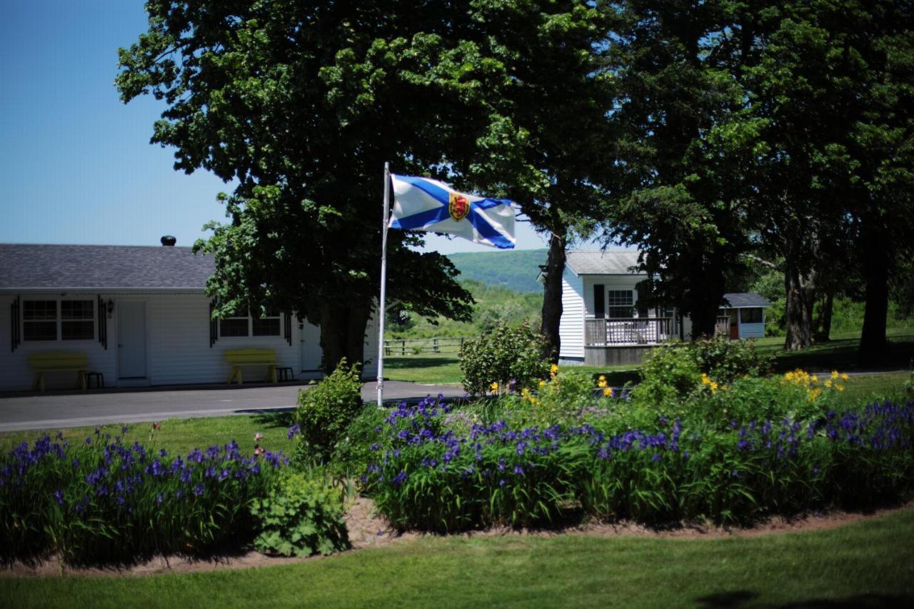 Inn Carleton & 3*
